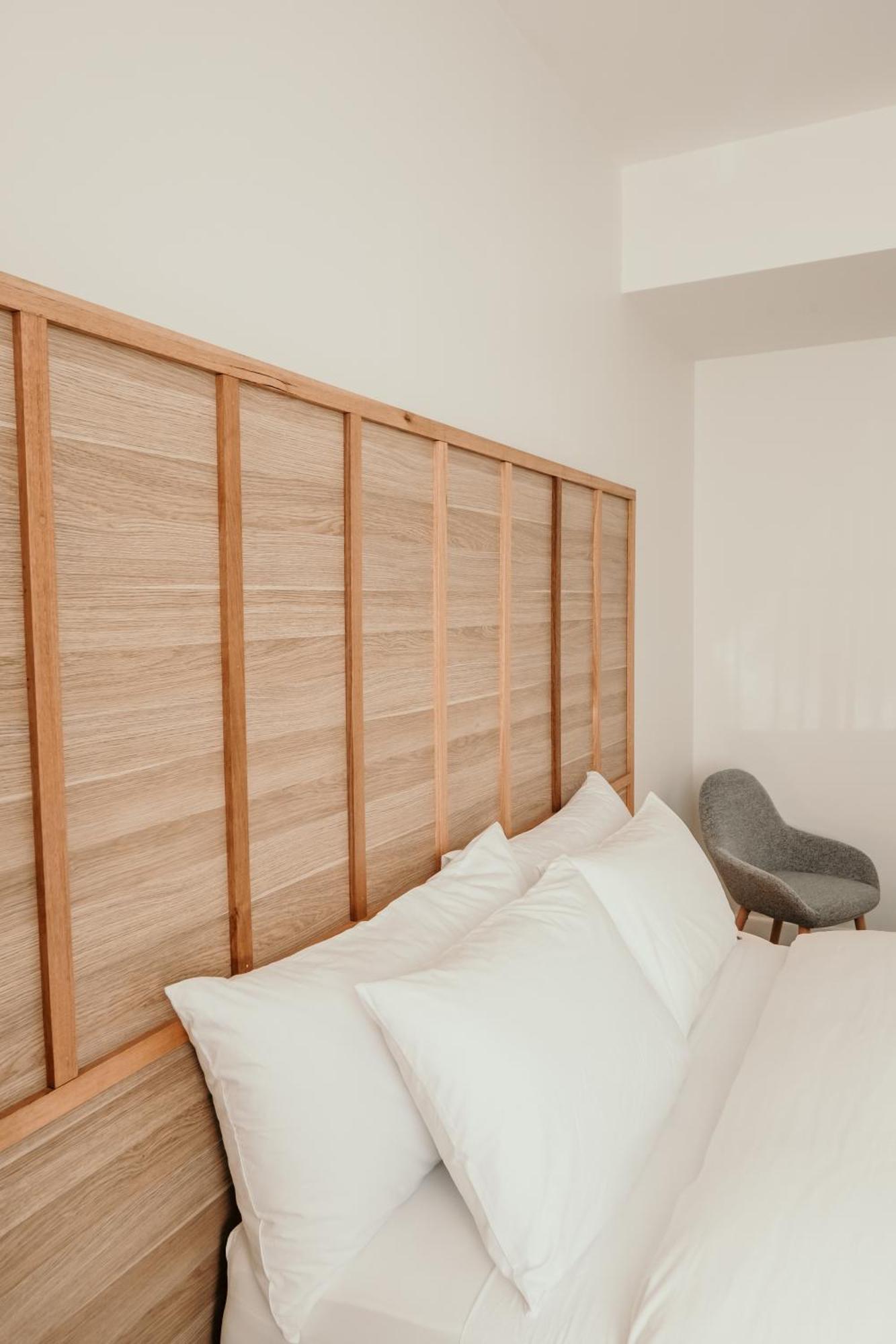 The Oak & Anchor Hotel พอร์ตแฟรี ภายนอก รูปภาพ A headboard