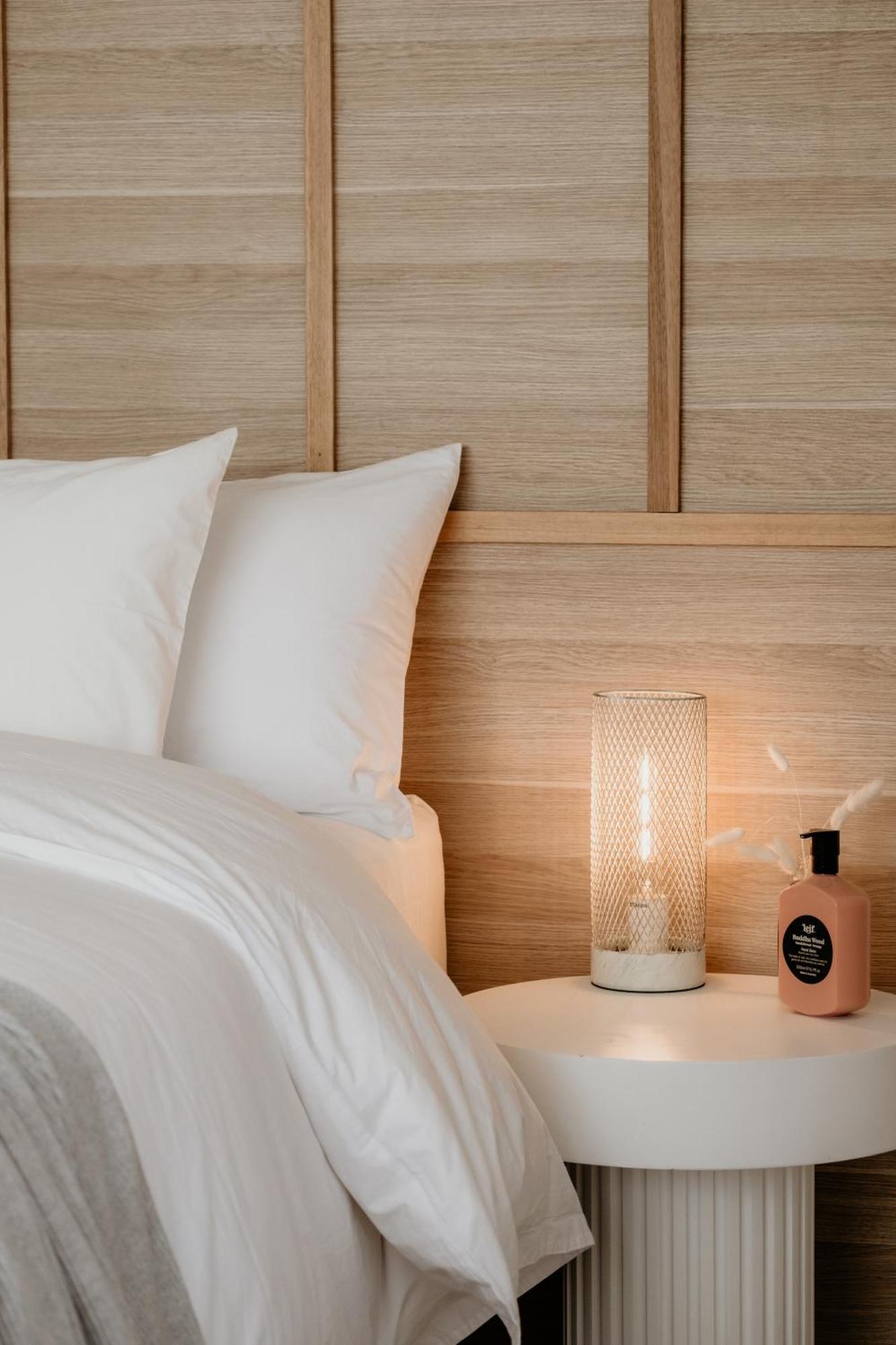 The Oak & Anchor Hotel พอร์ตแฟรี ภายนอก รูปภาพ A candle lamp